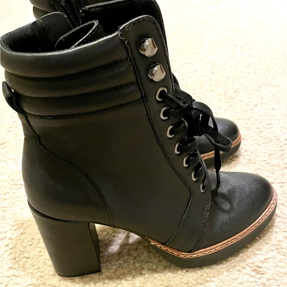 New Naturalizer Black Leather Booties (5.5)
